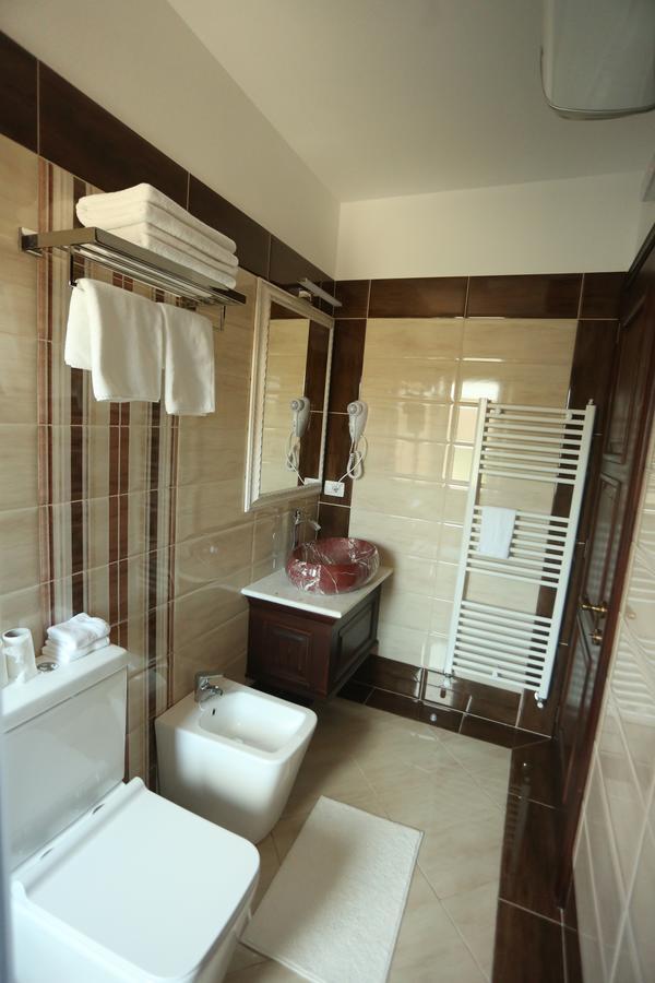 Vila Dante Boutique Hotel Tushemisht エクステリア 写真